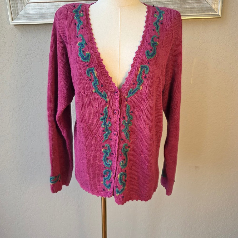VTG Portraits by Northern Isles Hand Embroidered V-Neck Cardigan‎ Magenta Size M